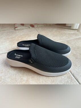 Koolaburra by UGG Black Slip-On Clogs Mules Sz 10.5